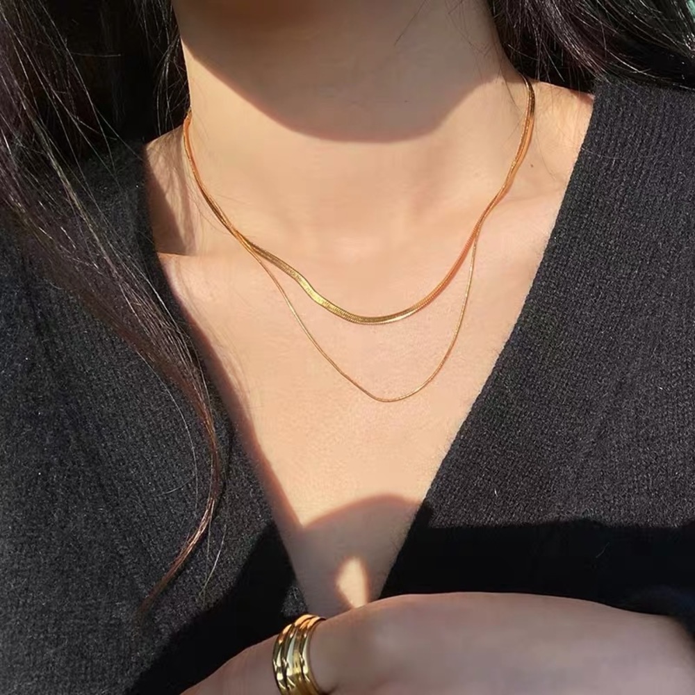 One-Piece Gold Necklace - Picture 3 of 12